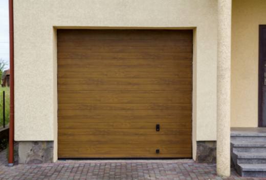 Améliorez la sécurité de votre foyer : astuces et techniques en bricolage pour la sécurité de votre porte de garage