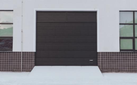 Isoler sa porte de garage soi-même : Comment garder une maison sûre et à l'abri des intempéries