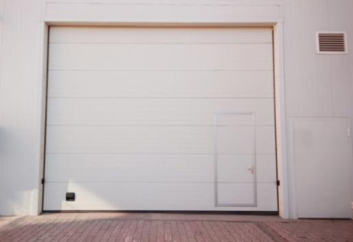 Maximiser l'attrait extérieur : Comment l'installation d'une nouvelle porte de garage peut transformer votre maison