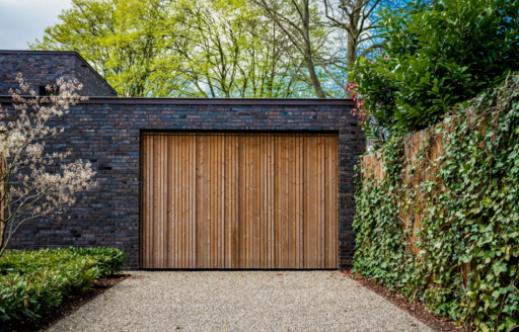 Transformez votre maison avec ces idées de personnalisation de porte de garage